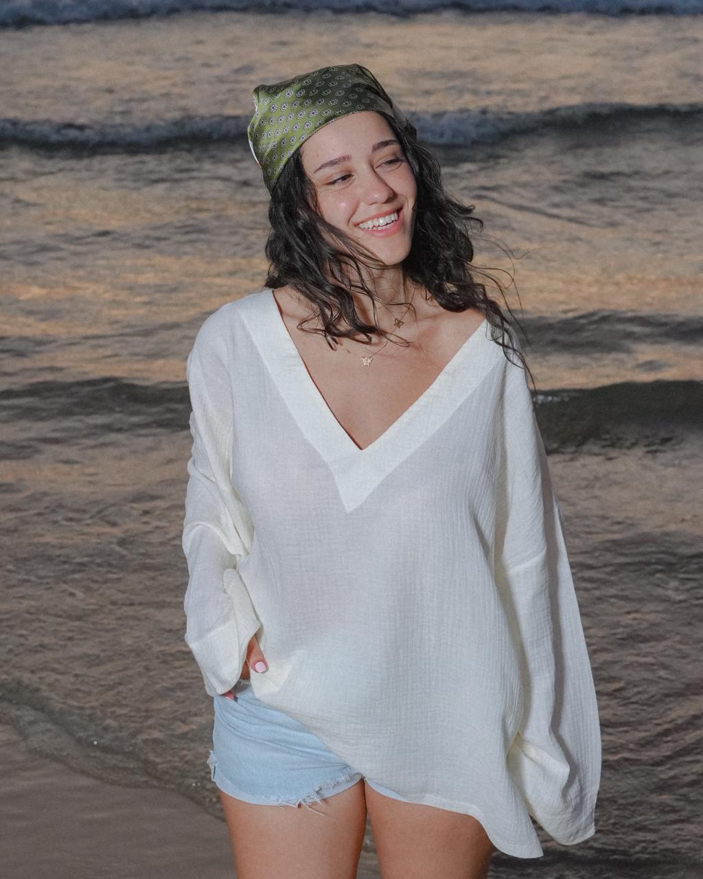 Light Cloud V Neck